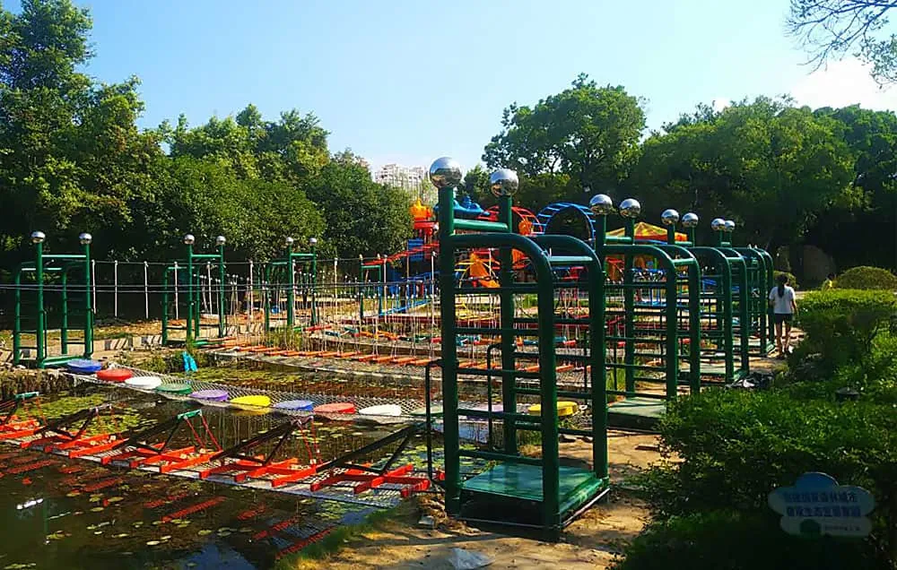 Non-standard customized theme parks