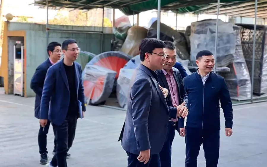 Lin Jianbo, the county leader of Yongjia County, and relevant leaders came to HUADONG Amusement for work condolences and guidance.