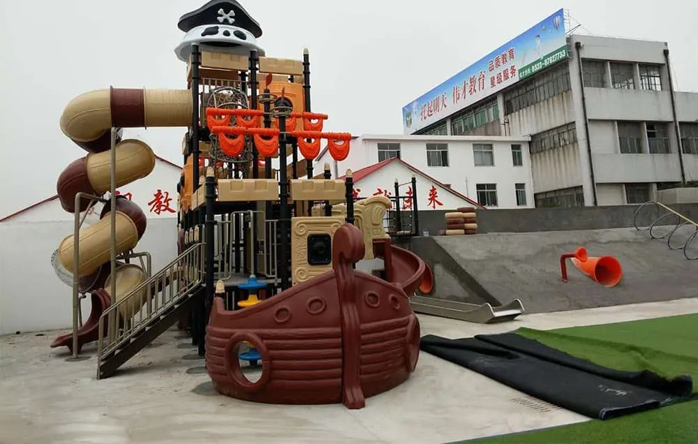 Corsair outdoor slide