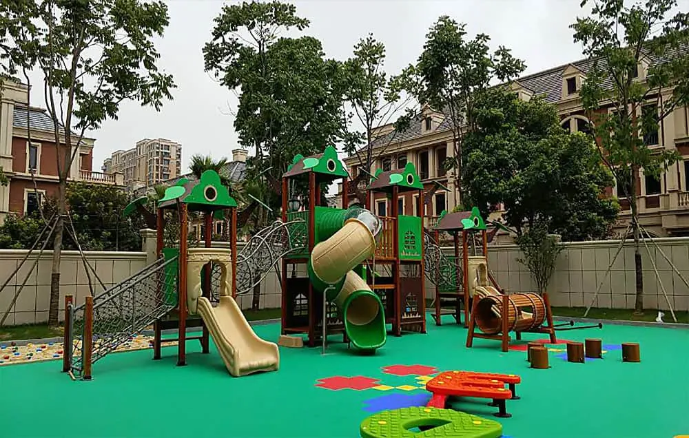 The residential area is equipped with a playground in the surrounding area